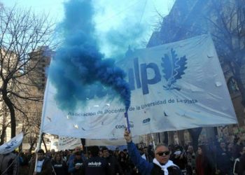 La Asociación de Docentes de la Universidad de La Plata realiza una protesta virtual