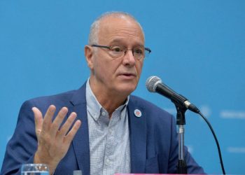 Gollán anunció que se empezará a vacunar a menores de 40 años con comorbilidades