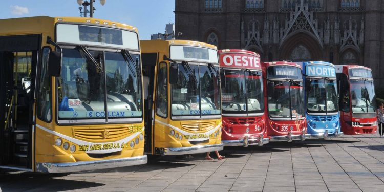 La UTA anunció un posible paro de transportes si las empresas no cumplen con los convenios acordados