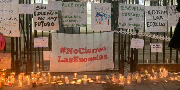 Padres organizados piden el regreso a clases presenciales