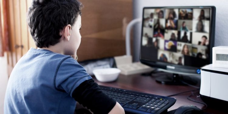 El CONICET publicó un estudio sobre el impacto de la educación virtual en el descenso de contagios de coronavirus