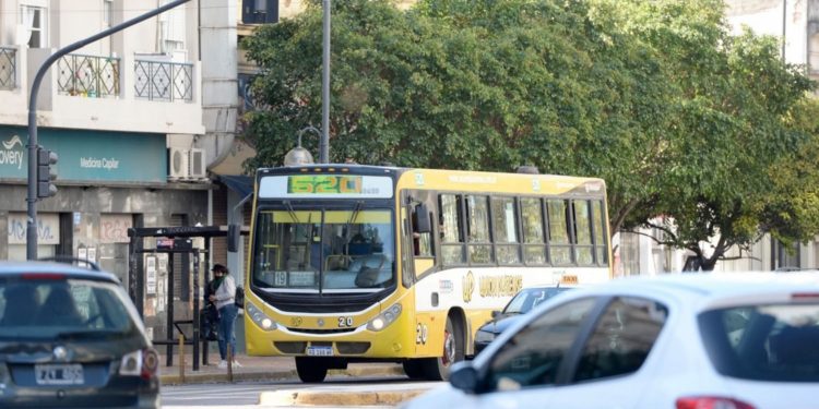 Hubo acuerdo y se levantó el paro de micros