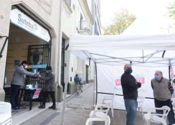 Se cortó la luz en Suteba La Plata y tuvieron que suspender la vacunación