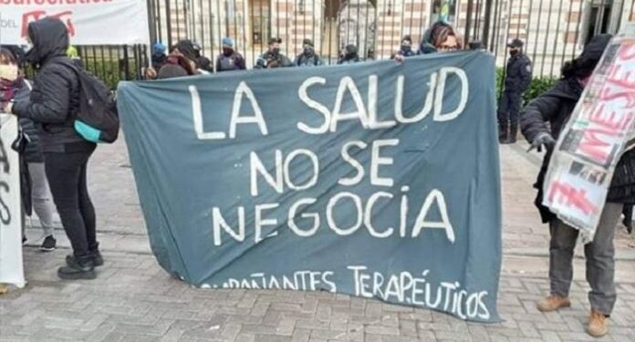 Los y las cuidadoras de IOMA lanzaron una colecta solidaria ante la falta de pagos