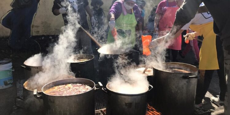 Jornada de ollas populares en La Plata