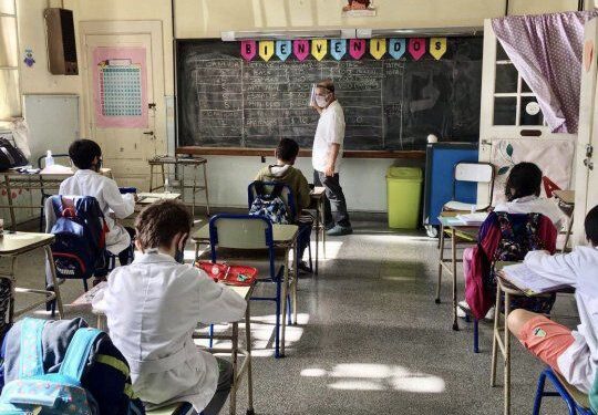 Varias escuelas de la ciudad suspenden el regreso a la presencialidad