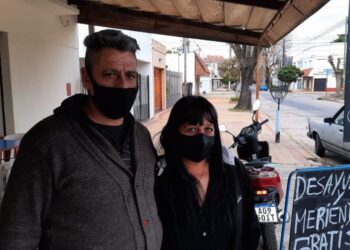“Desayuno y merienda gratis” así aportan su grano de arena los dueños del bar “Moro y Papu”