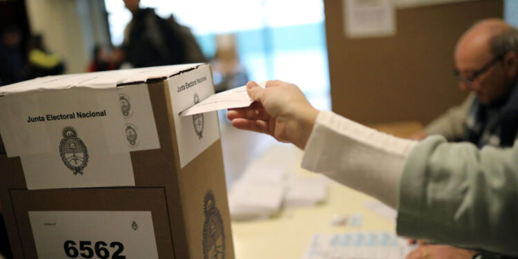 Para las elecciones 2021 deberán estar vacunadas las autoridades de mesa