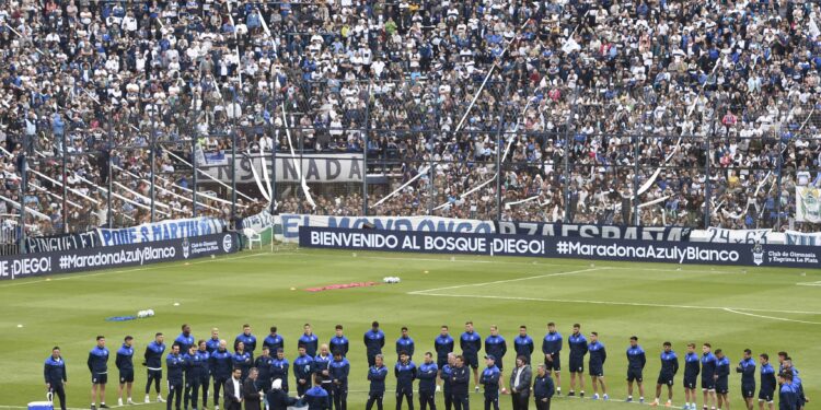 Lammens adelantó que volverá el público a los estadios antes de fin de año