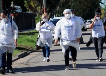 El Gobierno bonaerense afirmó que los contagios bajaron pero continua la alerta por suba