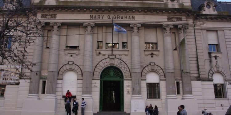 Por problemas edilicios el Normal 1 no pudo volver a las clases presenciales