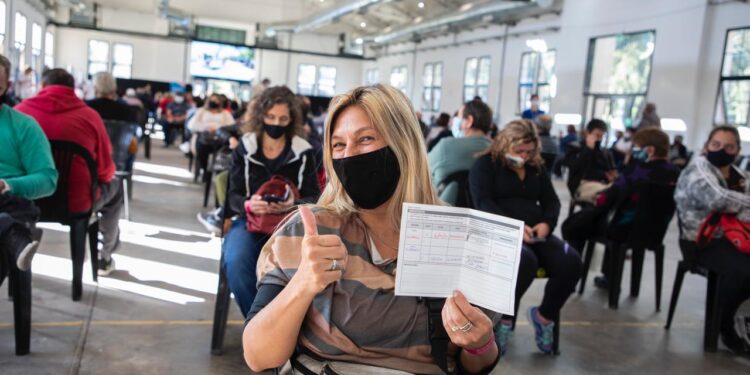 Vacunación record: Argentina aplicó 2 millones de vacunas en una semana