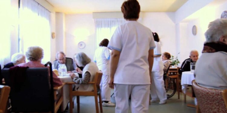 Vuelven las visitas a los geriátricos de la provincia de Buenos Aires
