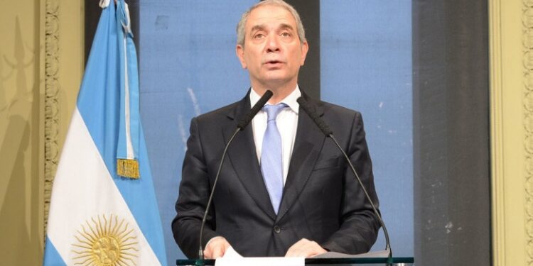 Internaron al ex intendente Julio Alak por un cuadro de neumonía