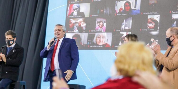 Alberto Fernández concretó el bono de 5 mil pesos para jubilados y pensionados