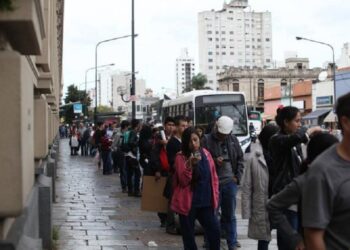 Crespo pidió que se refuerce la frecuencias de colectivos en vacaciones de invierno