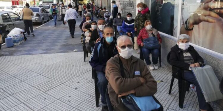 El presidente anunciará esta tarde un bono para personas jubiladas y pensionadas