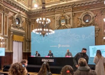 Kicillof anunció la vacunación libre para mayores de 35 años