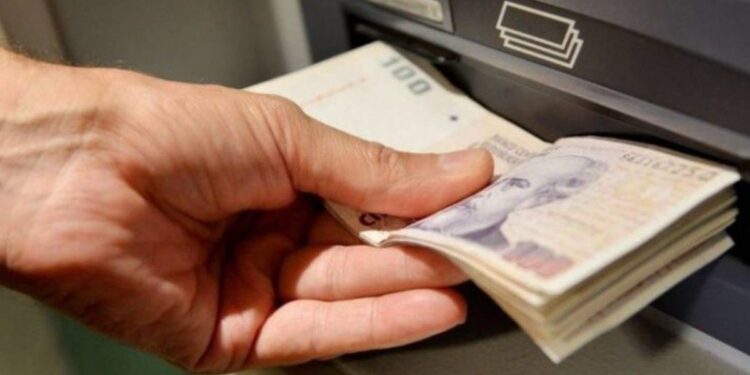 El Gobierno adelantó el aumento de salario mínimo, vital y móvil