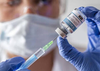 Convocan a voluntarios para el estudio de combinación de vacunas
