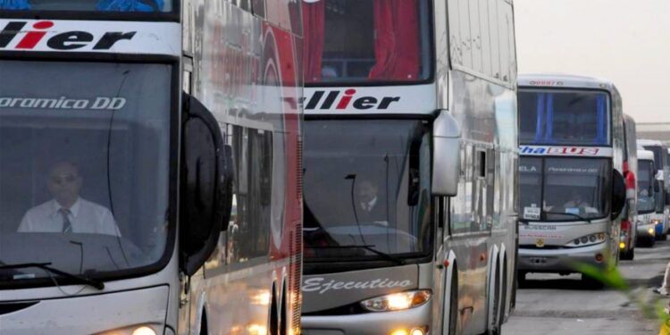 La UTA denunció precarización laboral y anunció un paro de 72 horas del sector larga distancia