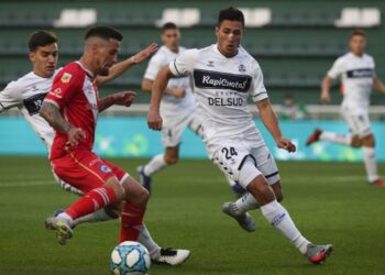 Gimnasia perdió 3 a 2 ante Argentinos y quedo eliminado de la Copa Argentina