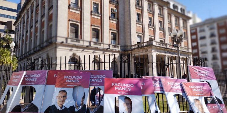 La Plata: precandidatos de Manes hicieron una denuncia por destrucción de propaganda