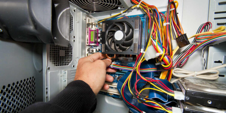 La UNLP lanzó un curso de armado y reparación de PC para sus estudiantes