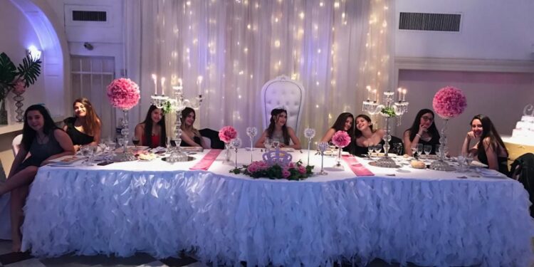 Realizarán una campaña solidaria para que platenses de bajos recursos puedan festejar sus quince años