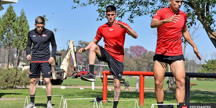 Estudiantes entrenó en Santa Fé y espera por Patronato
