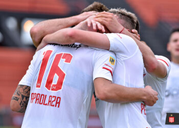 Estudiantes dio vuelta el partido y ganó 2 a 1 frente a Patronato