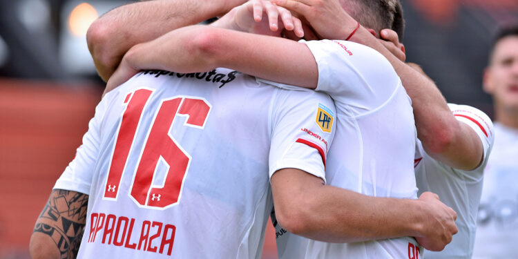 Estudiantes dio vuelta el partido y ganó 2 a 1 frente a Patronato