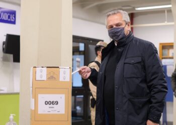 El Presidente emitió su voto para las PASO