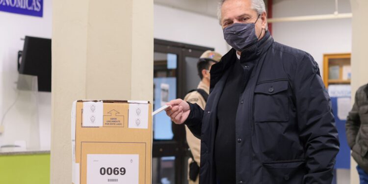 El Presidente emitió su voto para las PASO