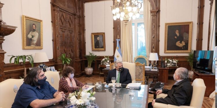 Alberto Fernandez recibió a las y los titulares de los sindicatos de la educación