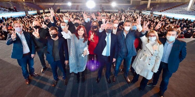 Alberto Fernández y Cristina cerraron la campaña nacional del FdT en Tecnópolis