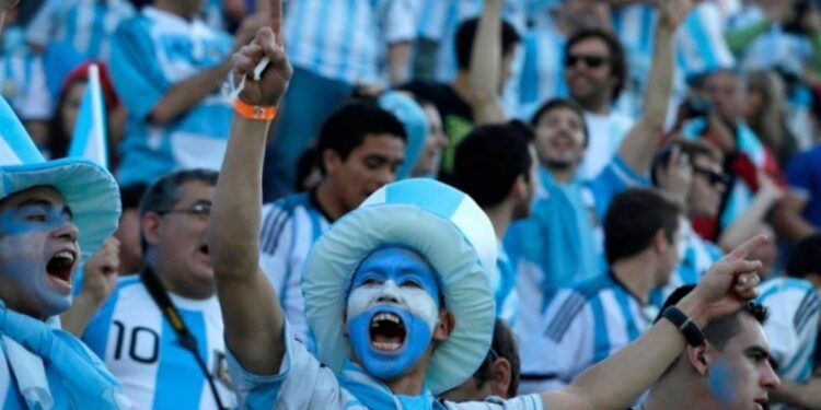 Mayores de 18 años deberán tener al menos una dosis aplicada para entrar a las canchas