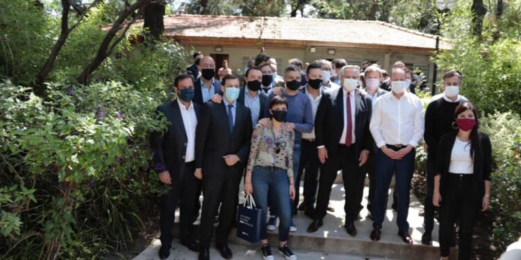 Kicillof y Alberto se reunieron con intendentes peronistas del conurbano para fijar el control de precios
