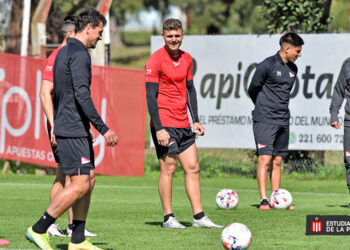Desde las 20.15h, Estudiantes enfrentará a Racing de visitante