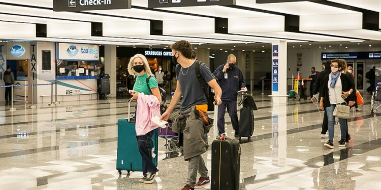 Los turistas extranjeros podrán ingresar al país con esquema de vacunación completo