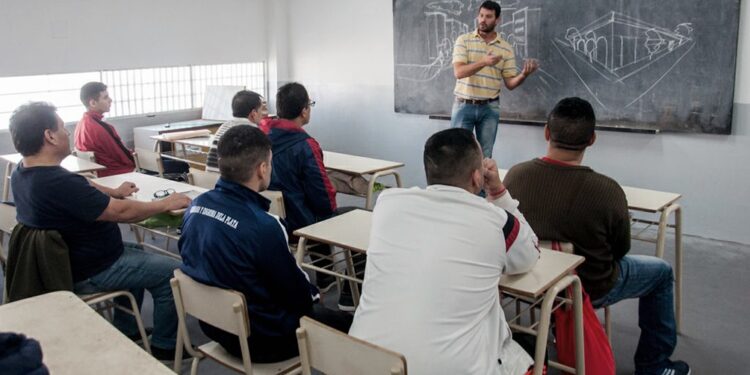 Internos de 13 cárceles se convirtieron en alfabetizadores
