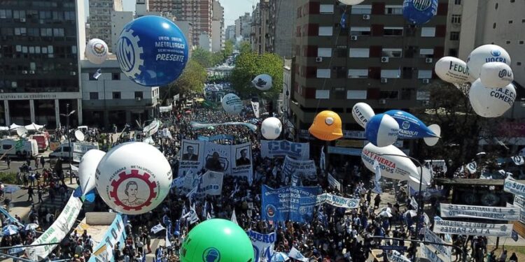 La CGT conmemoró el Día de la Lealtad con un multitudinario acto en la Ciudad