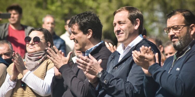 El intendente relanzó la campaña y presentó la lista de Juntos