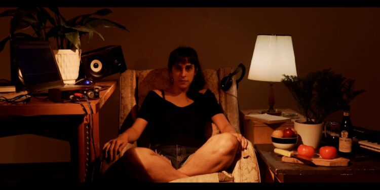 Vero Arze presentará su disco debut en banda: “En la música, me di cuenta que no es un defecto hacer un poco de todo”