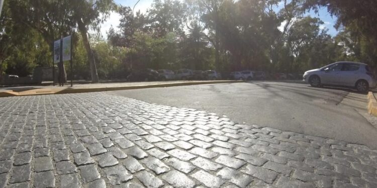 Ordenaron suspender la pavimentación del empedrado en La Plata