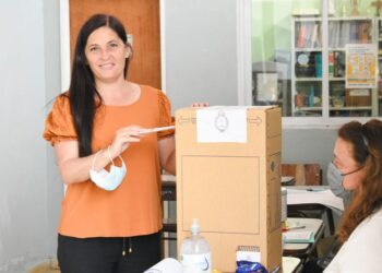 Luana Simioni tras emitir su voto: “hicimos una gran campaña, a pulmón y desde abajo”