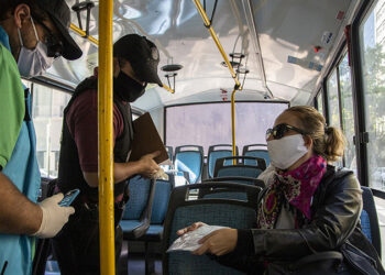 Evaluarán la obligatoriedad del pase sanitario en eventos masivos y lugares cerrados de la Provincia