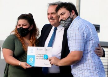 El presidente entregó la vivienda número 30 mil desde el comienzo de la gestión