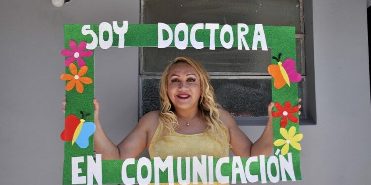 La UNLP distinguió a la primera mujer trans que obtuvo un doctorado