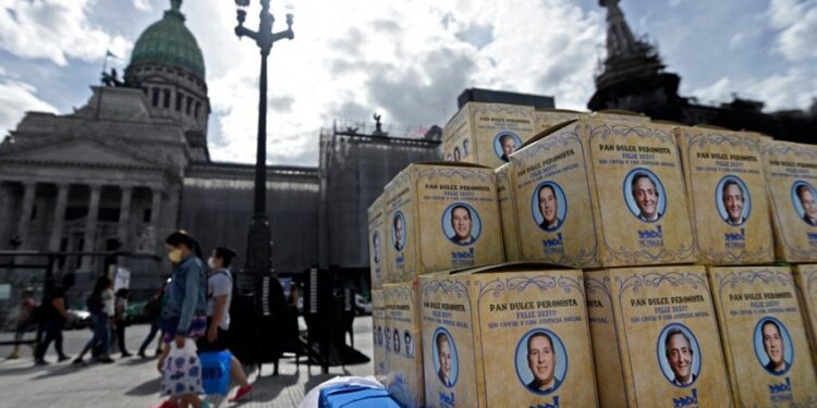 Una cooperativa venderá “Pan dulce Peronista” a precios populares frente al Congreso